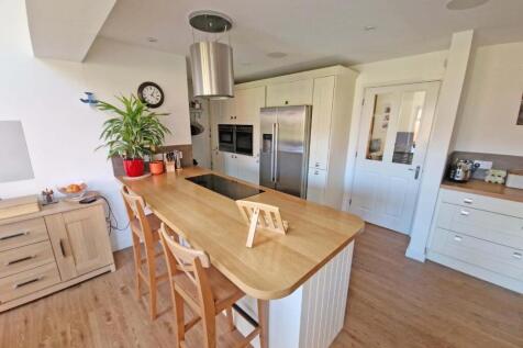 Kitchen2.jpg