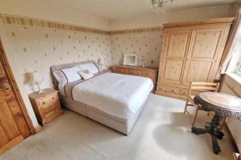 bedroom1.jpg
