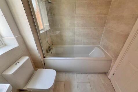 7 Woodleigh bathroom.jpg