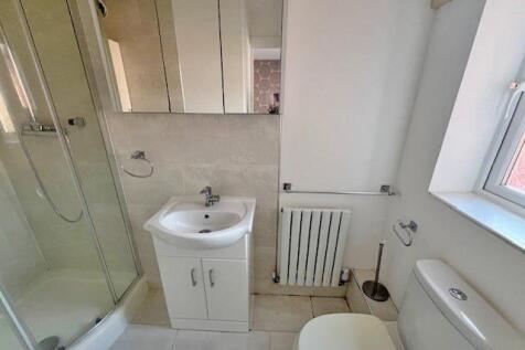 7 Woodleigh ensuite.jpg