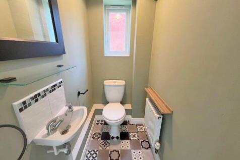 7 Woodleigh wc.jpg