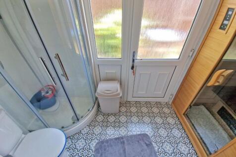 Shower Room.jpg