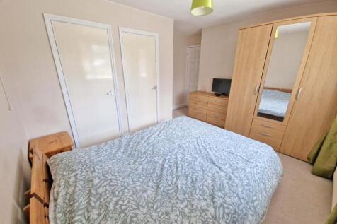 bedroom1.jpg