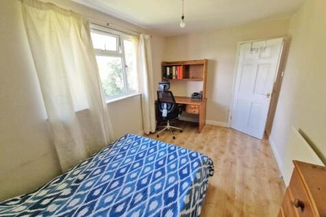 bedroom2.jpg