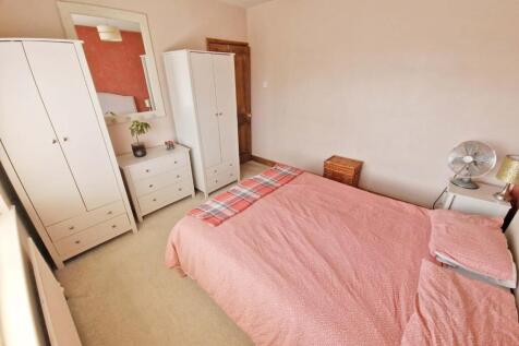 bedroom1.jpg