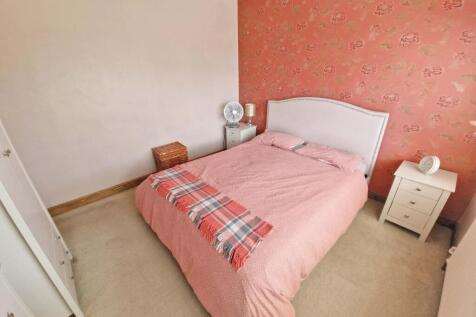 bedroom1a.jpg