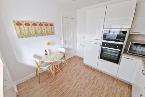 Kitchen1.jpg