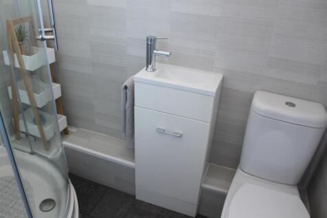 3-PIECE SHOWER ROOM