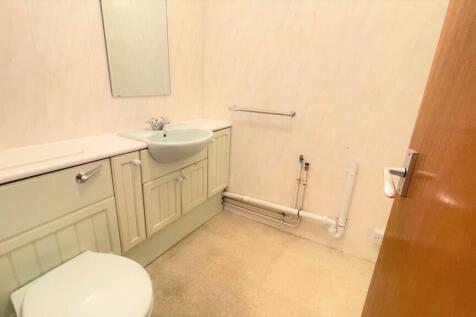 2-PIECE WASHROOM/UTILITY