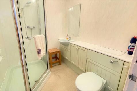 3-PIECE SHOWER ROOM