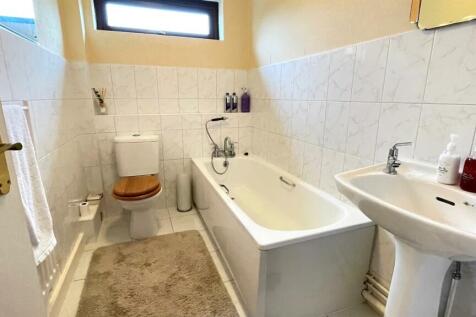 GROUND FLOOR BATHROOM