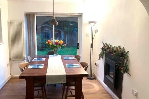 DINING/SITTING ROOM