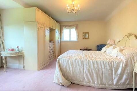 DOUBLE ASPECT BEDROOM 1