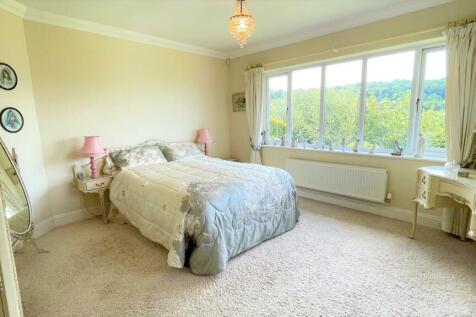 DOUBLE ASPECT L-SHAPED BEDROOM 2