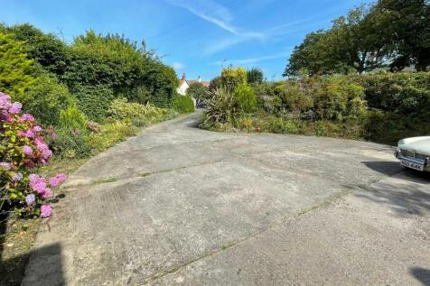 CONCRETE DRIVEWAY