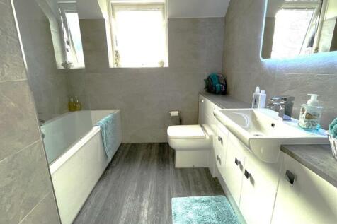 TILED 3-PIECE BATHROOM