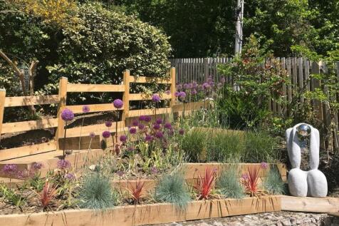 SIDE GARDEN
