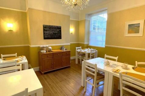 VISITORS&#39; DINING ROOM