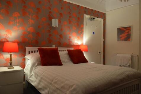 BEDROOM 2 - KING