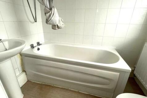 GROUND FLOOR BATHROOM