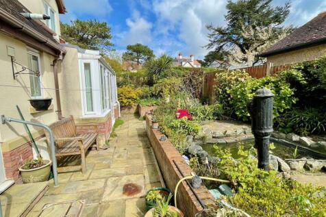LANDSCAPED REAR GARDEN