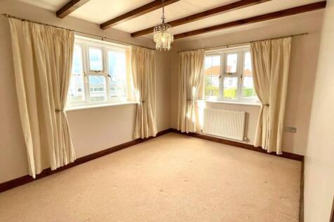 DINING ROOM/BEDROOM 4