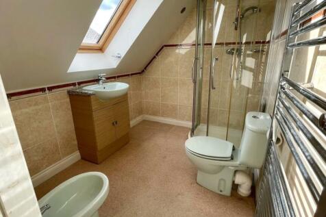 4 PIECE EN-SUITE SHOWER ROOM