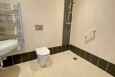 FULLY TILED WET ROOM