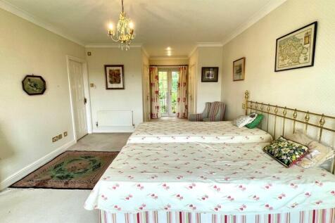 DOUBLE ASPECT BEDROOM 1