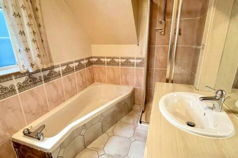 4 PIECE GROUND FLOOR BATHROOM