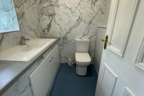 2-PIECE CLOAKROOM