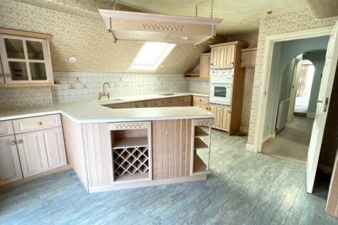 KITCHEN/BREAKFST ROOM