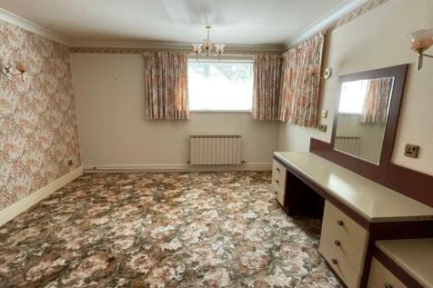 DOUBLE ASPECT BEDROOM
