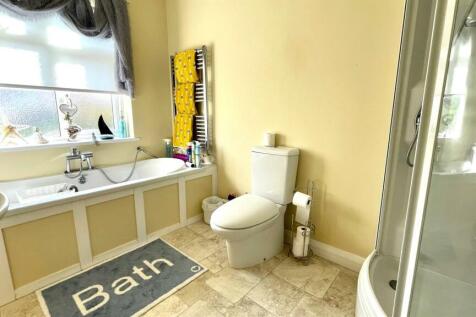 FOUR PIECE BATHROOM