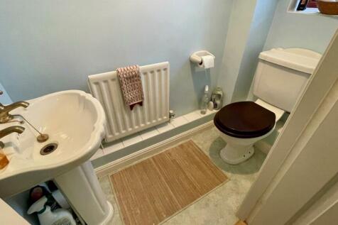 2-PIECE CLOAKROOM
