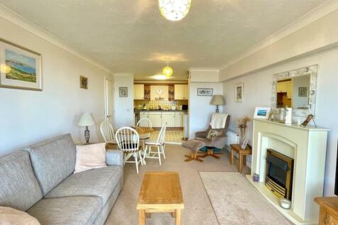 OPEN PLAN LOUNGE/DINING/KITCHEN
