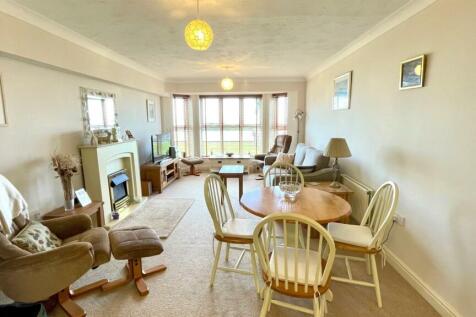 LOUNGE/DINING AREA