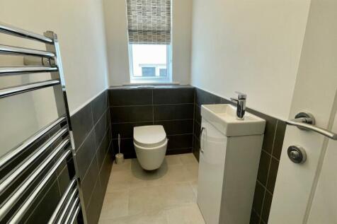 2-PIECE CLOAKROOM