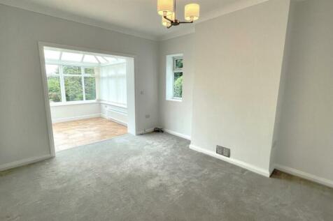 DINING/SITTING ROOM