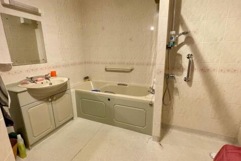 FOUR PIECE BATHROOM