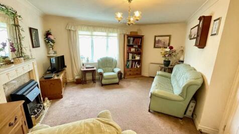 LOUNGE/ DINING ROOM