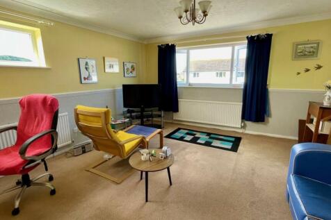 TRIPLE ASPECT LOUNGE/DINING ROOM