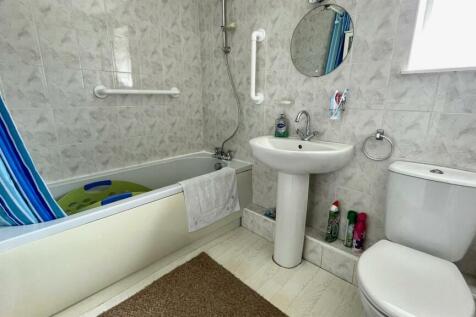 TILED 3 PIECE BATHROOM