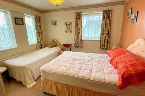 DOUBLE ASPECT BEDROOM 2