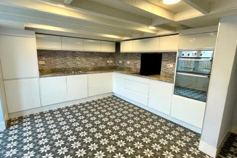 KITCHEN / BREAKFAST ROOM