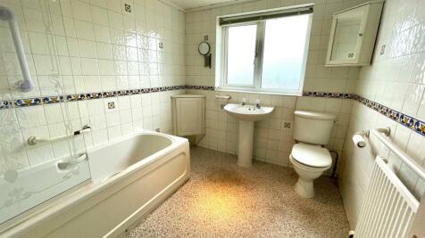 TILED 3-PIECE BATHROOM