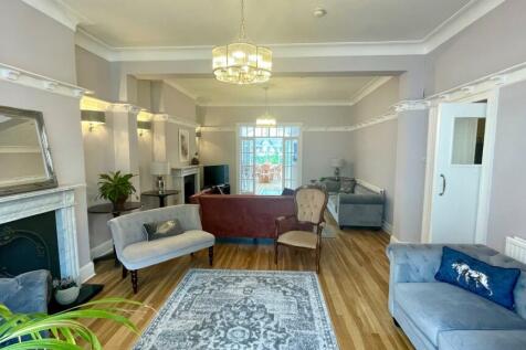 GUEST LOUNGE