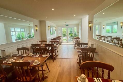 GUEST DINING ROOM