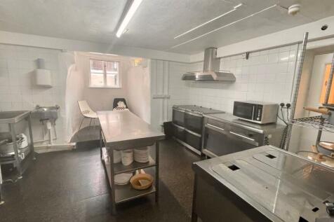 COMMERCIAL KITCHEN