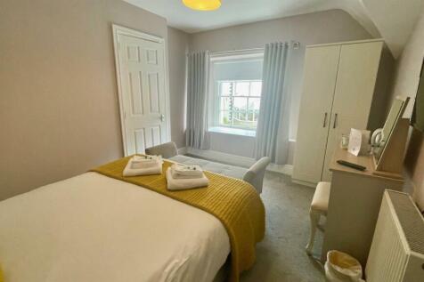 BEDROOM 16
